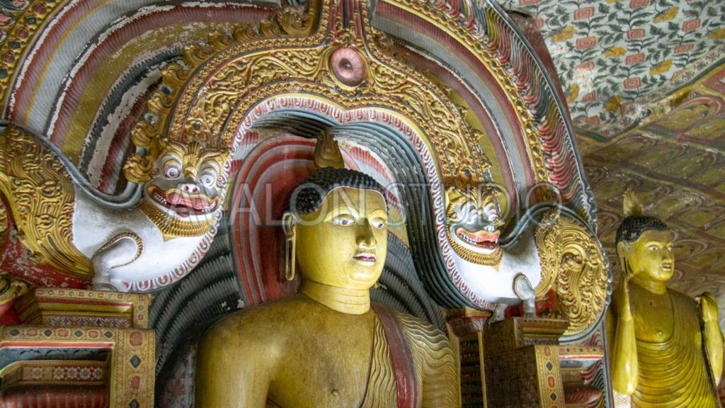 ダンブッラ岩窟寺院 仏像